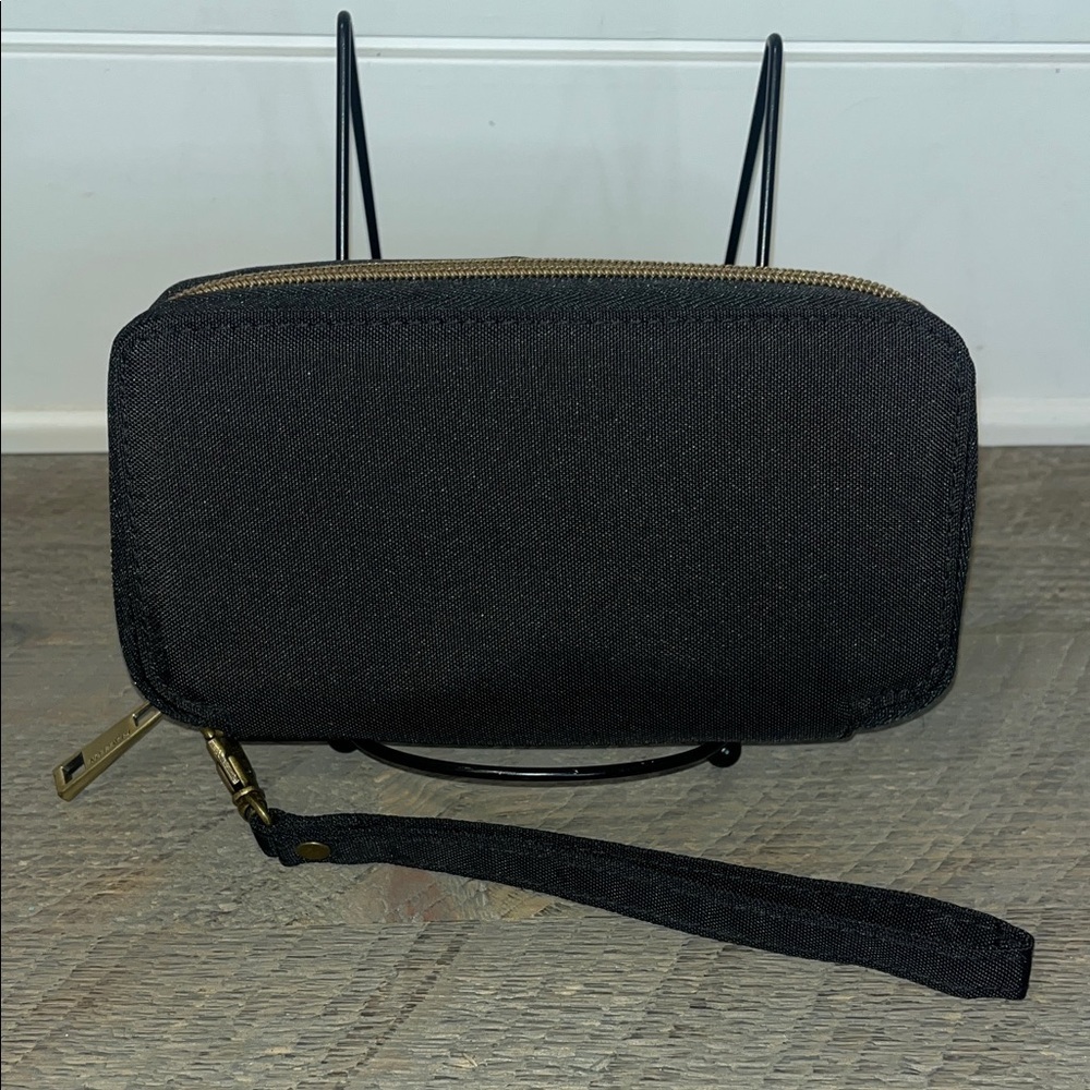 Travelon Black Wallet Wristlet Safe ID RFID Blocking Full Zip Around Closure - Picture 5 of 6